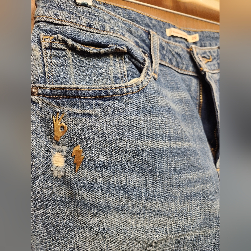 Levis Distressed Women's High Rise Skinny Jeans - Picture 3 of 4